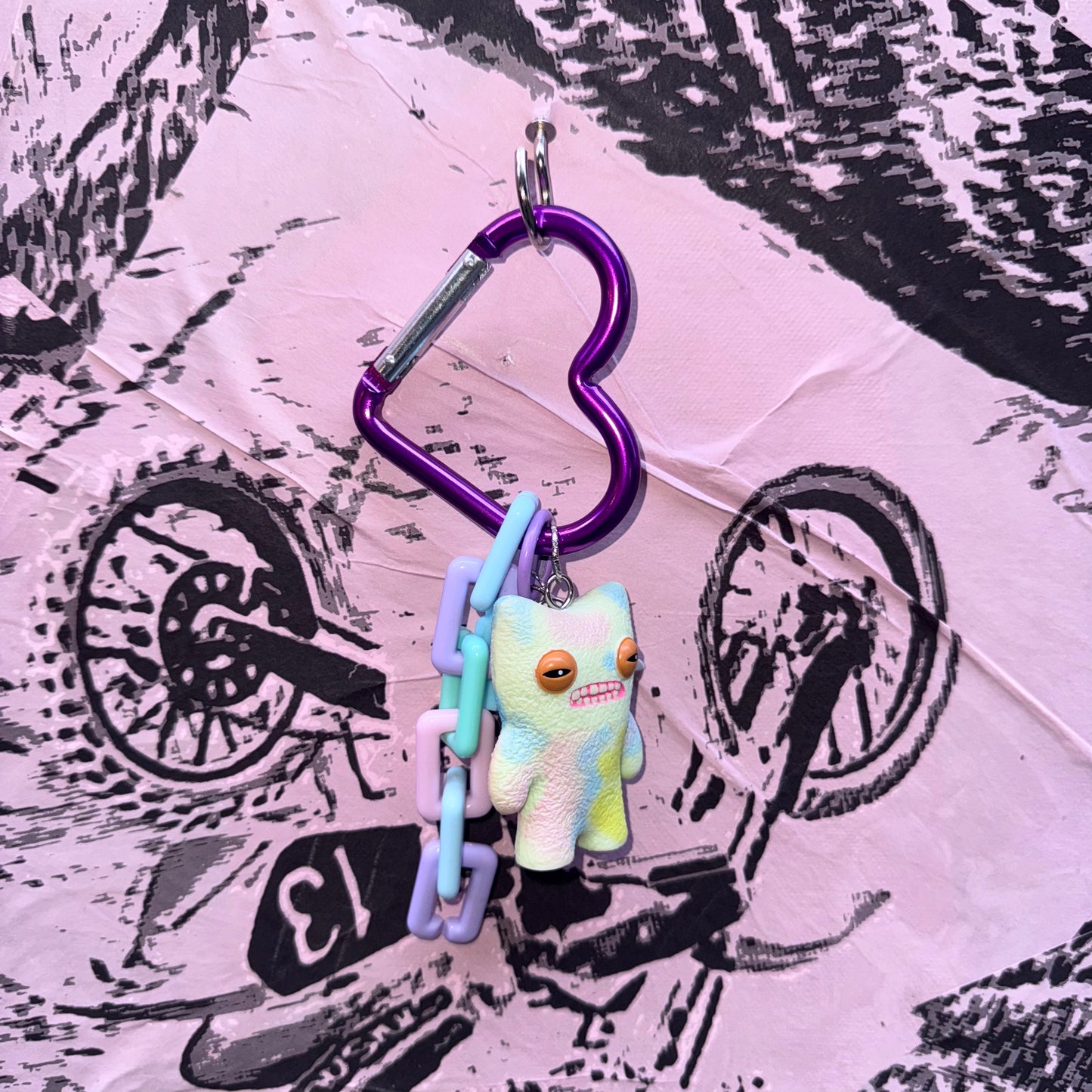 TOYBOY GALLERY Fuzzy Monster Heart Carabiner Charm
